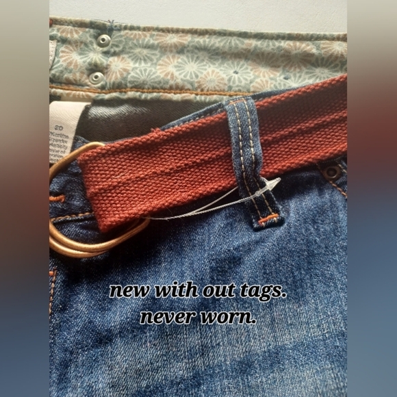 🍒 NWOT Venezia Embroidered Cropped Capri Blue Jeans with Red Belt - Picture 13 of 13